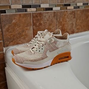 Nike Air Max 90 Flyknit